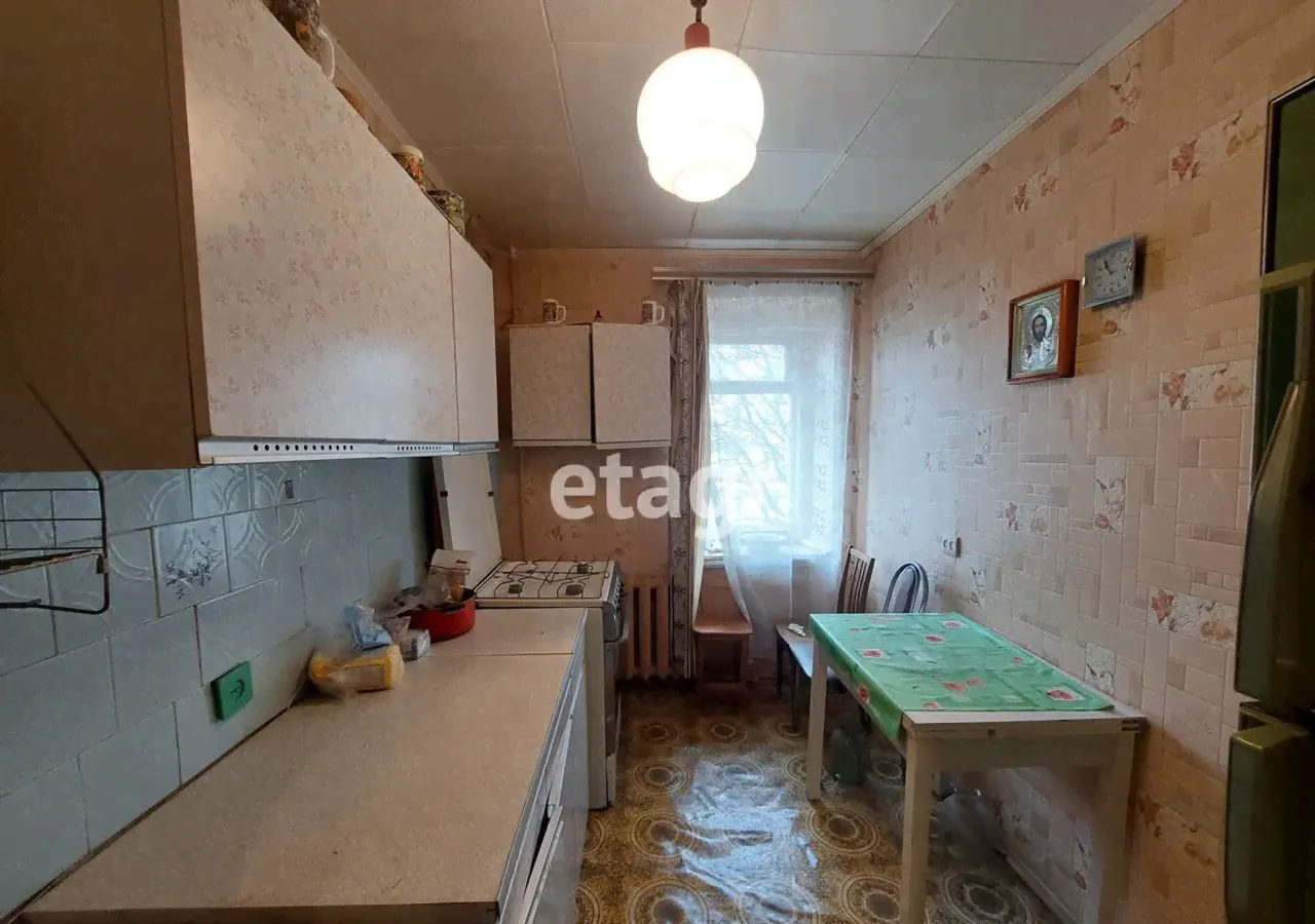 Продам трехкомнатную вторичку 56.0 м² этаж 2/5 район Петушинский поселок Березка муниципальное образование Петушинское, 15, Петушки-0
