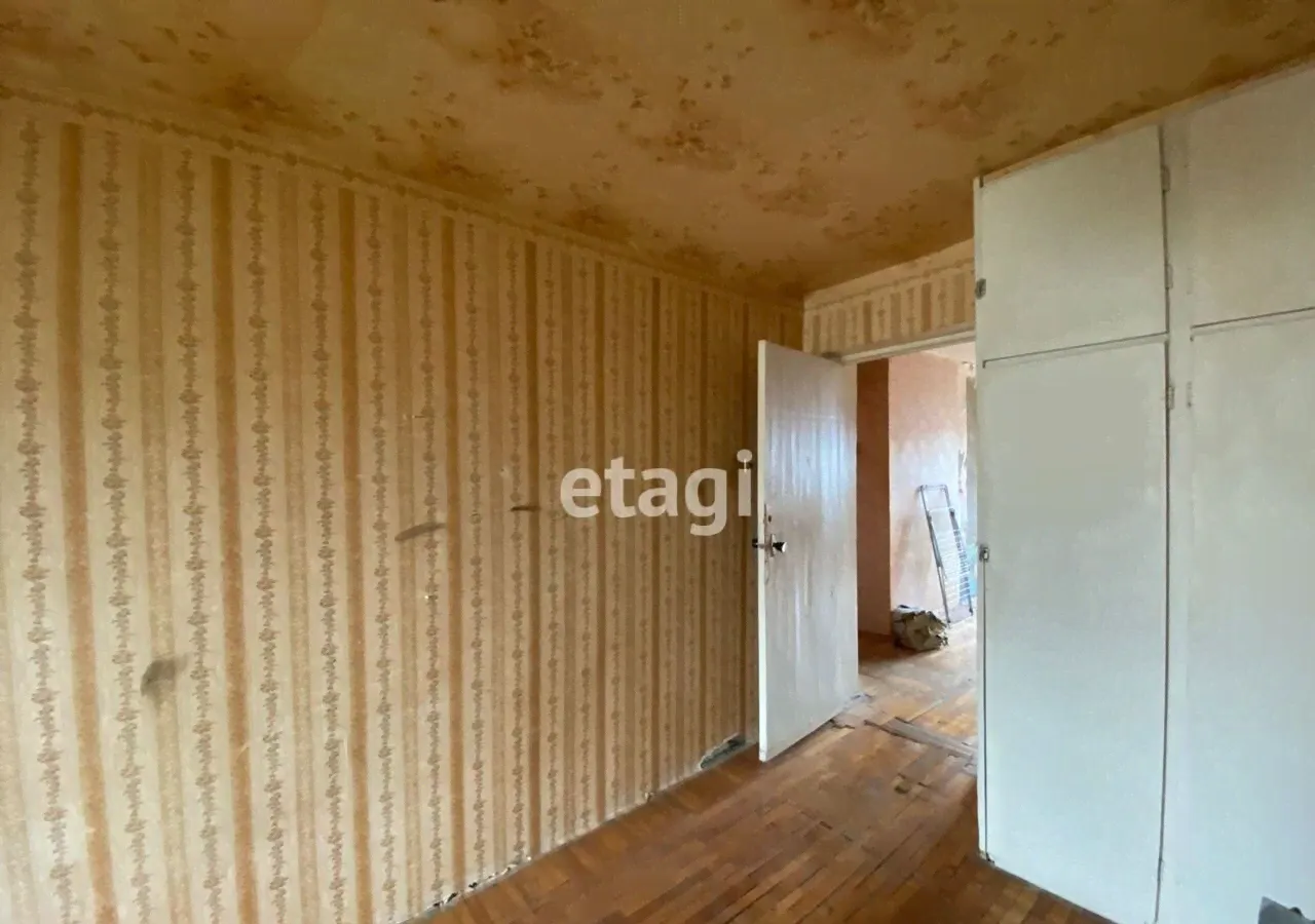 Продам трехкомнатную вторичку 57.0 м² этаж 5/5 район Петушинский поселок Березка муниципальное образование Петушинское, 13, Петушки-0