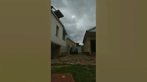 Выбрасываем старый диван.