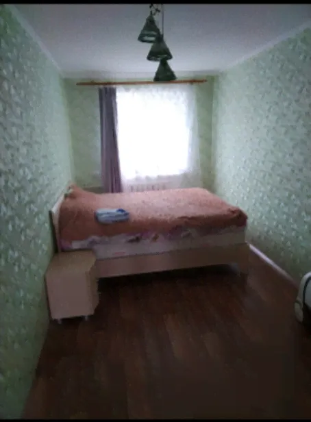 Продам трехкомнатную вторичку 60.0 м² этаж 5/5 район Трубчевский поселок городского типа Белая Березка улица Ленина 19-4