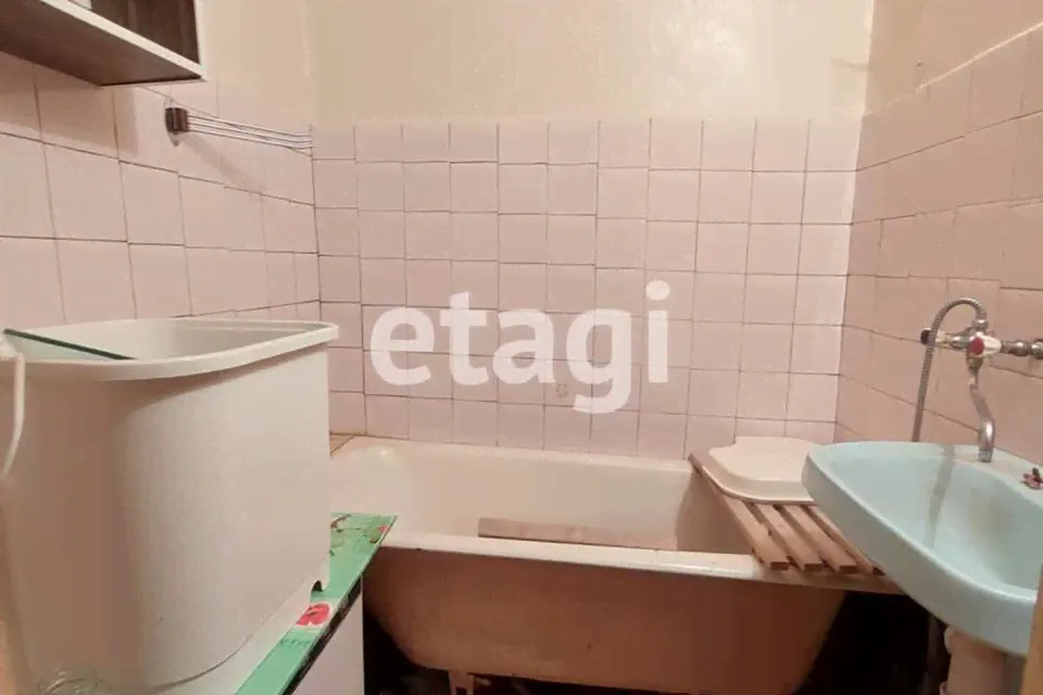Продам трехкомнатную квартиру 56.4 м² этаж 2/5 район Петушинский поселок Березка 15-0