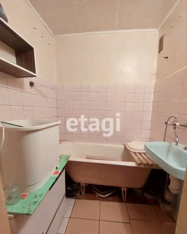 Продам трехкомнатную вторичку 56.0 м² этаж 2/5 район Петушинский поселок Березка муниципальное образование Петушинское, 15, Петушки-4